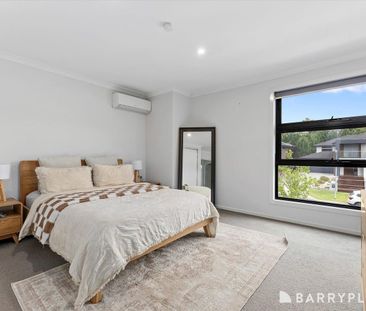 Modern 3-Bedroom Townhouse in Prime Chirnside Park Location - Photo 2
