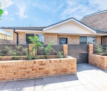 Modern 3 Bedroom Villa In Desirable Location - Photo 2