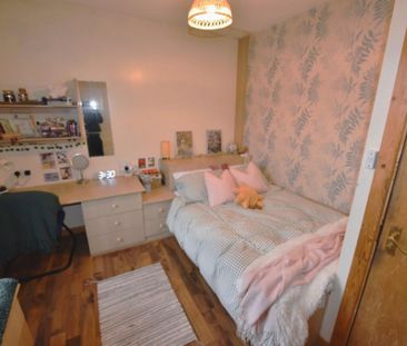 6 bedroom Flat in Brudenell Road, Leeds - Photo 6