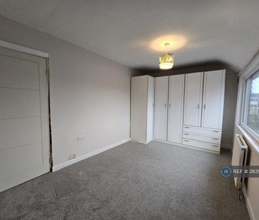 2 bedroom semi-detached house to rent - Photo 3