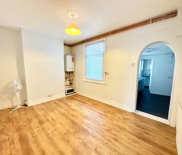 2 bedroom terraced house to rent - Photo 5