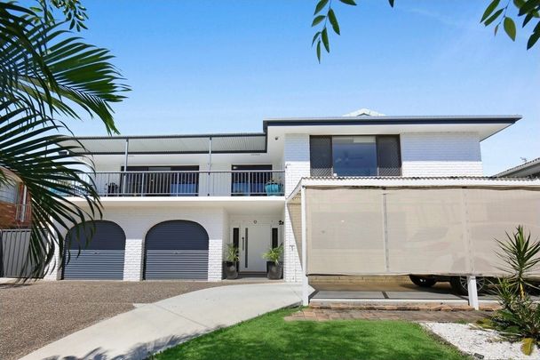 Burleigh Waters - Photo 1