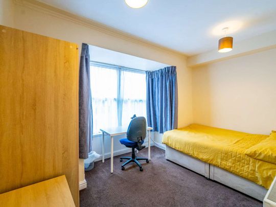 4 bed shared student property near the University of York Bedroom 3 - Photo 1