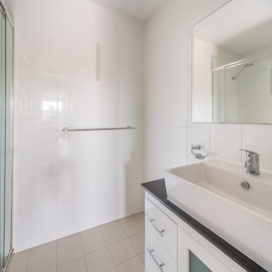 Greenway with park views - Photo 1