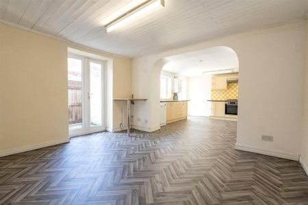 6 bedroom terraced house to rent - Photo 3