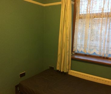 Room in a Shared House, Newbury Park, IG2 - Photo 1