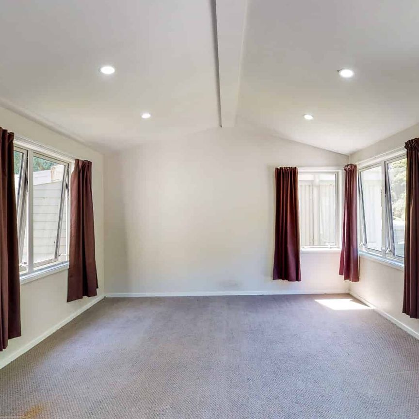 Four-bedroom home - Photo 1