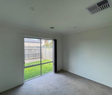 Spacious Family Home! - Photo 4