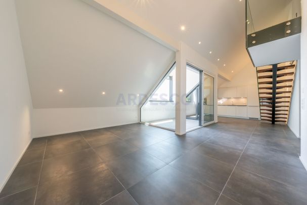 Elegance, comfort and superb condition combined! - Photo 1