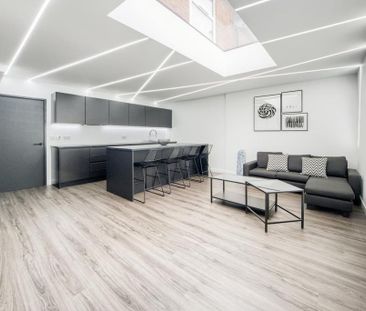 4 bedroom terraced house to rent - Photo 3