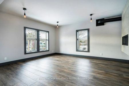 20 Alice Street E #2 - Photo 2