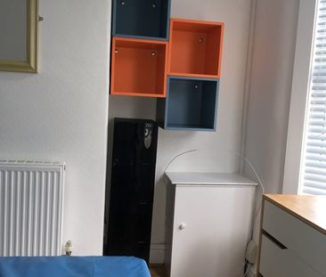 3 Bed Terraced House, Gwenfron Road, L6 - Photo 3