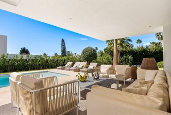 Luxury Villa for rent in El Paraíso, Andalusia