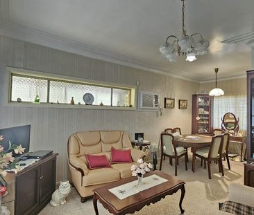 Retro Designed, Private, Quiet, North-facing Garden Home - Photo 1