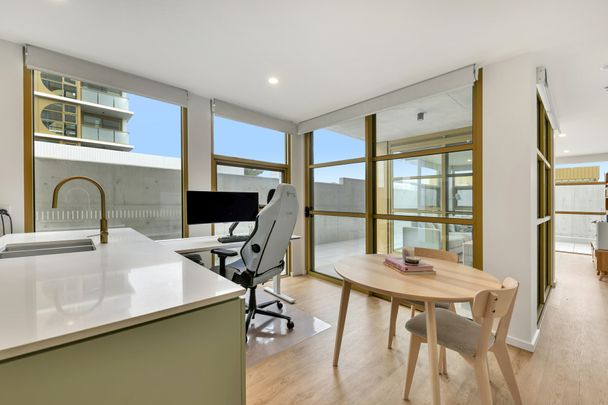Modern Living in Boulevard! - Photo 1