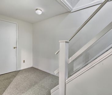 For Lease - 256 Ross Lane, Oakville, Ontario - Photo 3