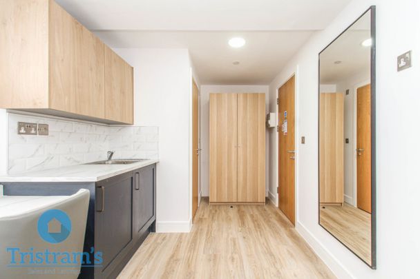 5 bed Apartment for Rent - Photo 1