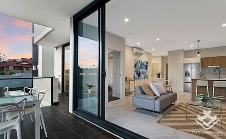 2-Bed + 2 Bath Boutique Luxury Apartment - Photo 5