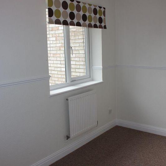 2 bedroom end of terrace house to rent - Photo 1