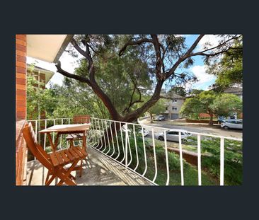 Function and convenience in this pleasant abode! - Photo 6
