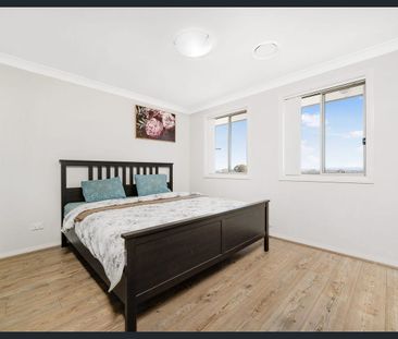 Stunning 4-bedroom Townhouse - Schofields - Photo 4