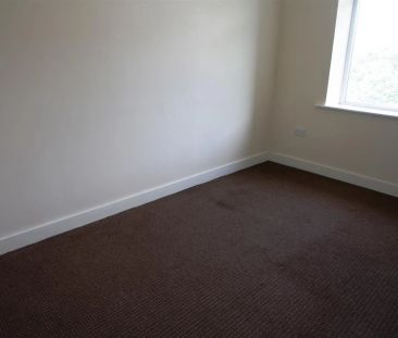 1 bed flat to rent in Huddersfield Road, Elland - Photo 1