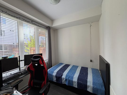 For Lease - 18 Hibiscus Lane, Hamilton, Ontario - Photo 1