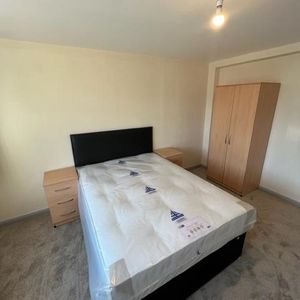 1 bedroom in a house share to rent - Photo 3