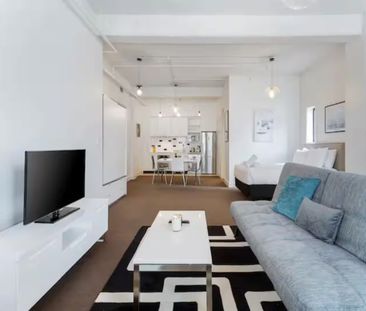 Living With Style - Photo 2