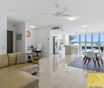 Coastal Living - Partially Furnished Apartment Opposite the Broadwater - Photo 3