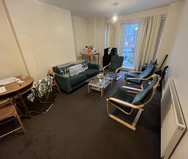3 bedroom flat to rent - Photo 5