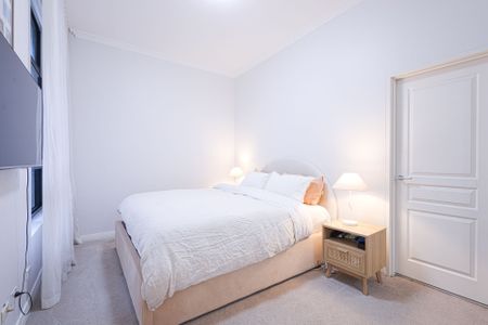 Waterside 2 bedroom apartment with yard- Steps from the Train Station - Photo 3