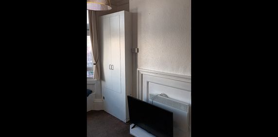 Bedsit, East St, BN1 - Photo 2