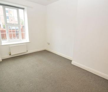 3 bedroom flat to rent - Photo 2