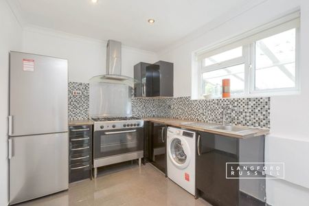Semi-detached House to rent - Dorney Rise, Orpington, BR5 - Photo 3