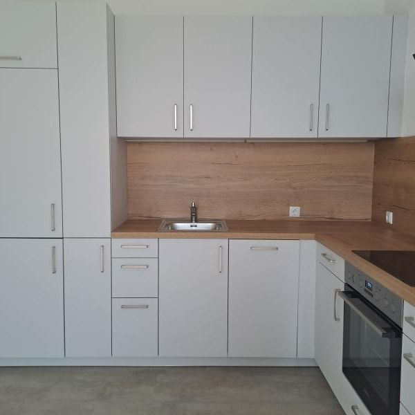 Urfahr Hauptstraße! Schöne 2 Zimmer-Wohnung mit Küche ohne Ablöse ! - Photo 1