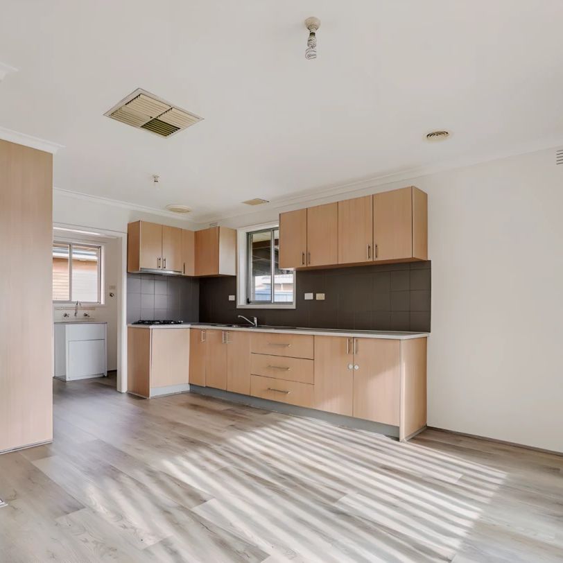 35 Parkmore Road, Keysborough, Melbourne - Photo 1