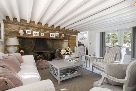 A delightful 5/6 bedroom Grade II listed cottage - Photo 5