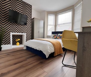 BEDROOM 1- MEDIUM DOUBLE ENSUITE - Photo 1