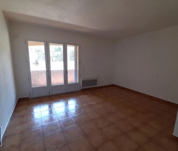 Location Appartement 1 pièce 27m² CHATEAUNEUF LES MARTIGUES 13220 - Photo 1