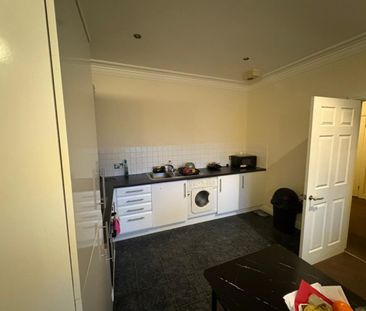 2 bed Apartment - To Let - Photo 6