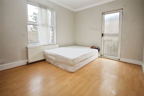 Bensham Manor Road, Thornton Heath, CR7 7AA - Photo 1