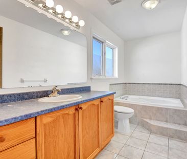 For Lease - 22 MOUNTAIN ASH Drive, Barrhaven, Ontario - Photo 4