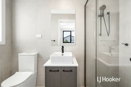 Brand New 5 Bedroom Home - Great Location! - Photo 5