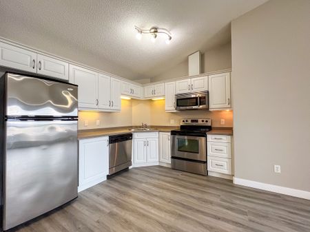 2 Bed Apartment | South Terwillegar | Fresh Updates | Gas & Water Included - Photo 5