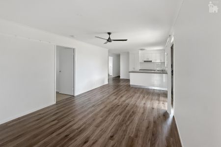 17 Shearwater Street, - Photo 2