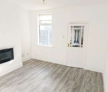 2 bedroom Semi-detached house to rent - Photo 4