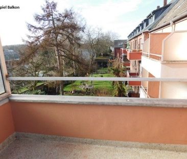 ***Zentral gelegene 3-Zimmerwohnung renoviert mit Balkon*** - Photo 3