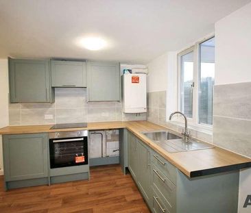 The Drive, Collier Row, RM5 - Photo 6