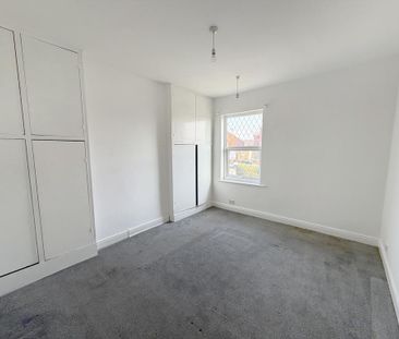 3 bedroom end of terrace house to rent - Photo 3